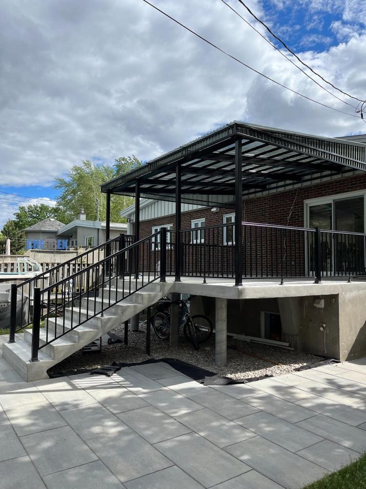 Terrasse avec structure et auvent en aluminium