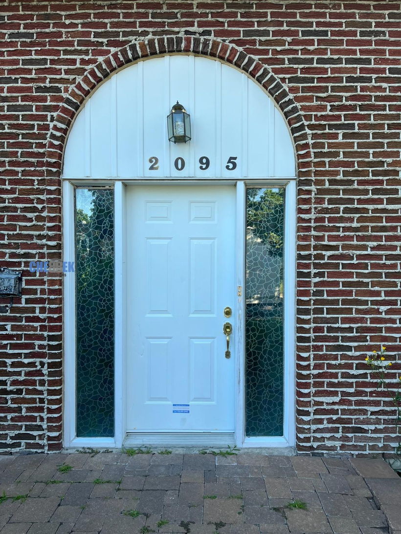 Arched entry door before renovation