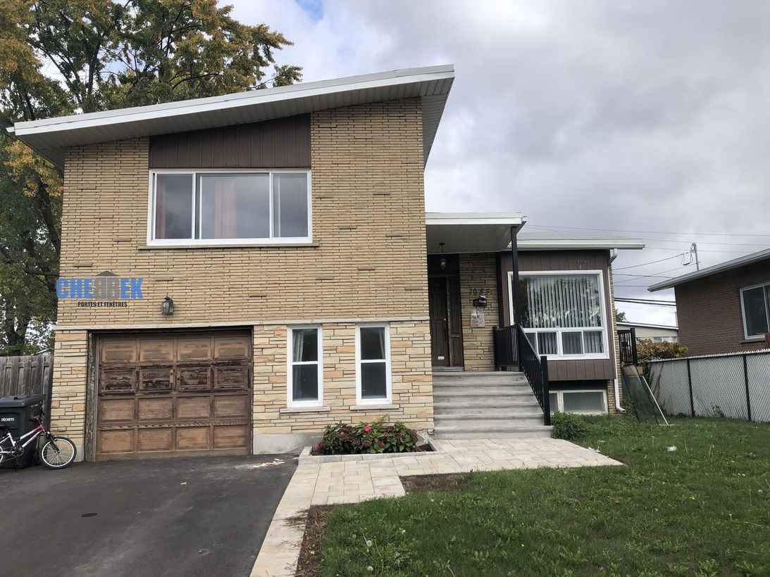 Garage door before replacement